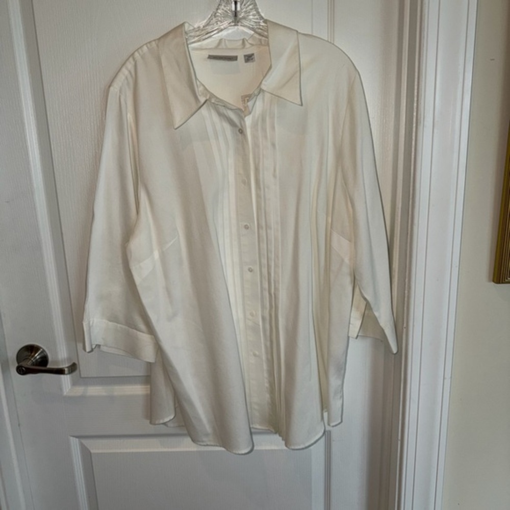 Avenue NWT White Button-Down Shirt with Pleated Front